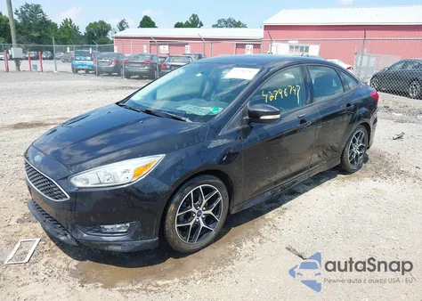 2015 Ford Focus Se z USA, uszkodzony, nr VIN 1FADP3F22FL272862